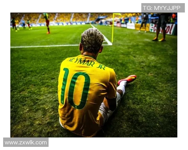 足球明星脚踢任意球的技巧与精彩瞬间解析，如何打破防线创造进球机会